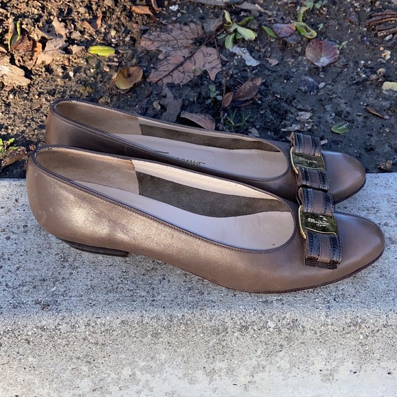Salvatore Ferragamo brown Leather VARA VERA BOW FLATS 8 A4 (Narrow) - Picture 7 of 13